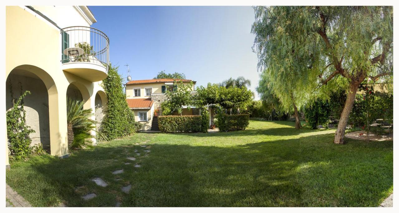 Casa Vacanze Nel Giardino Di Renzo Imperia Eksteriør bilde